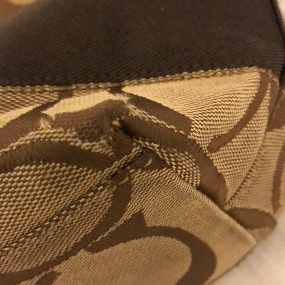 SignatureCoach Tote - Picture 6 of 8
